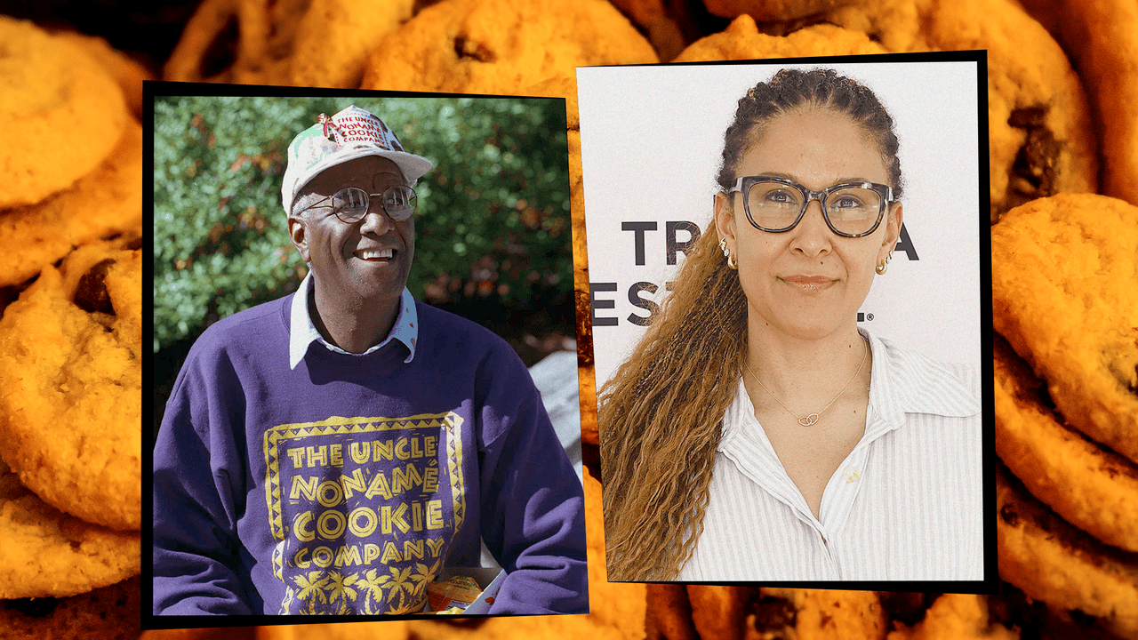 עם הפודקאסט המפורסם של עמוס, שרה עמוס רצה לעבר המורשת המסובכת, היחידה של אביה.