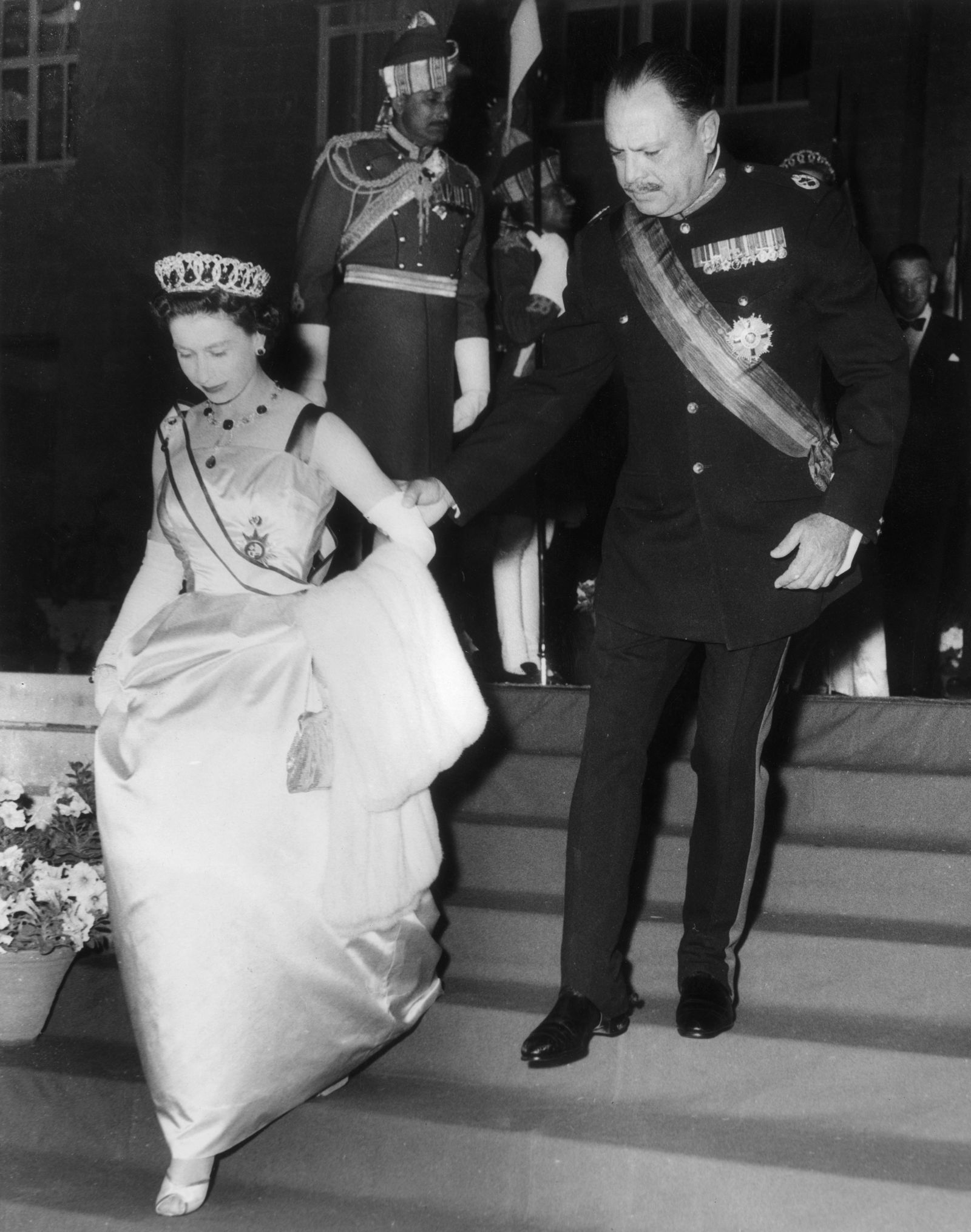Le Prsident Ayub Khan du Pakistan et la reine Elizabeth II à l'imply du banquet d'etat en son honneur avec le prince ...