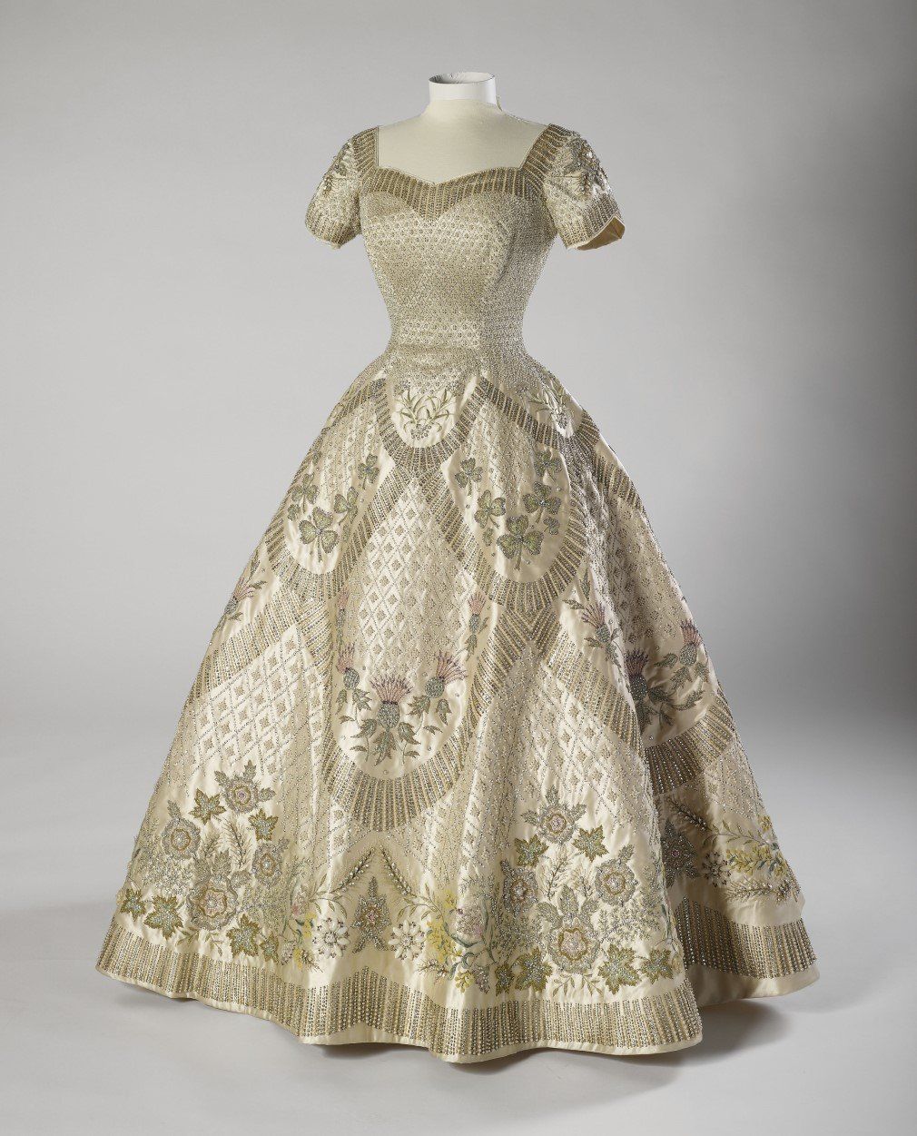 La Robe de Cournement de La Reine Elizabeth II Signe Norman Hartnell.