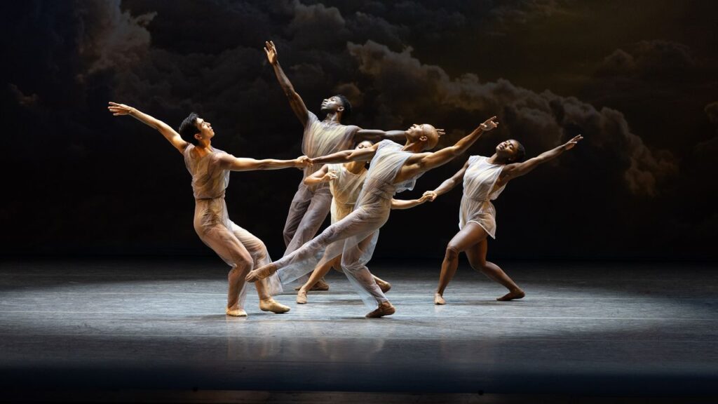 מיסטי קופלנד, טיילר מיטשל, אנטוון סרגנט, ויותר חוגגים את כוח הריקוד והקהילה