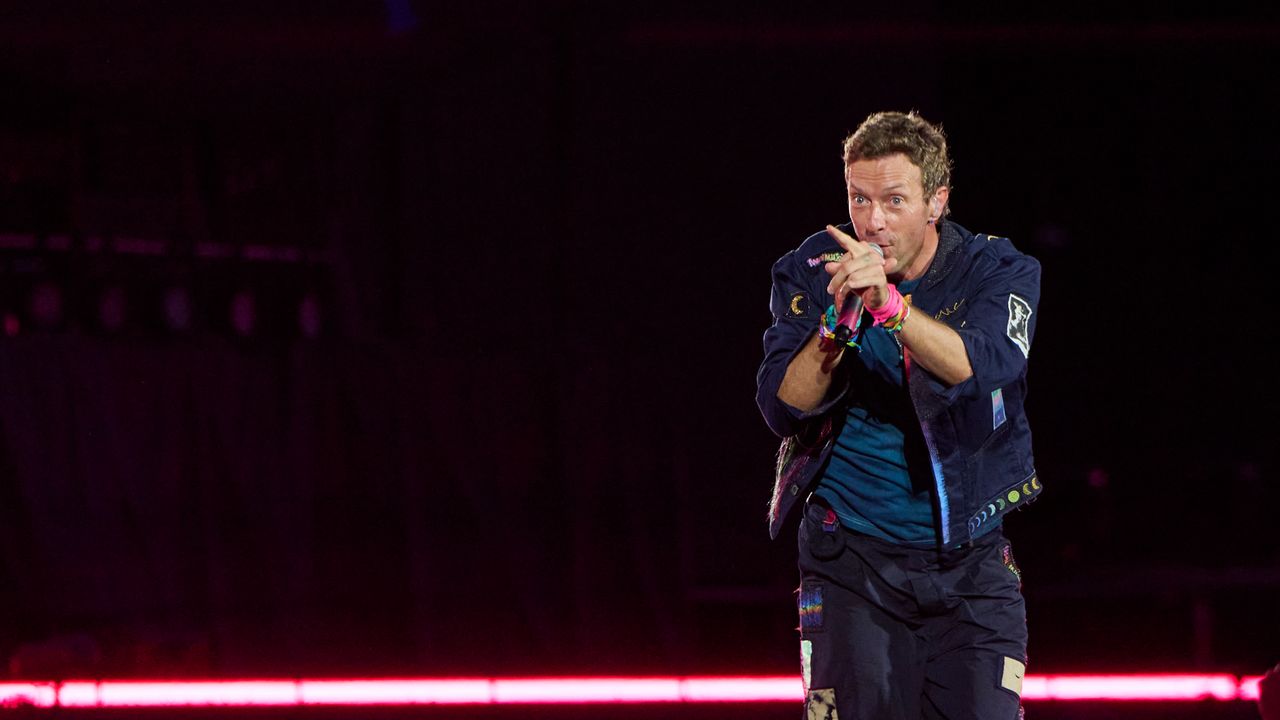 איך לא לחשוף את הפרשה התוך-משרדית שלך (לכאורה) לחשוף על ג'ומבוטרון בקונצרט קולדפליי