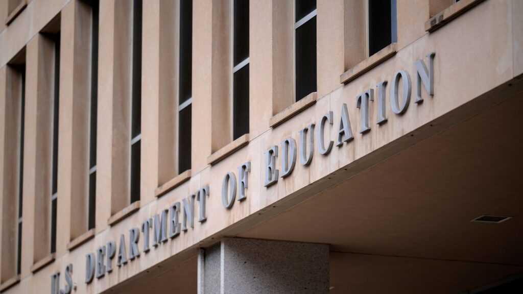 השמרנים של בית המשפט העליון אומרים לטראמפ שהוא יכול להרוס את מחלקת החינוך, כפינוק