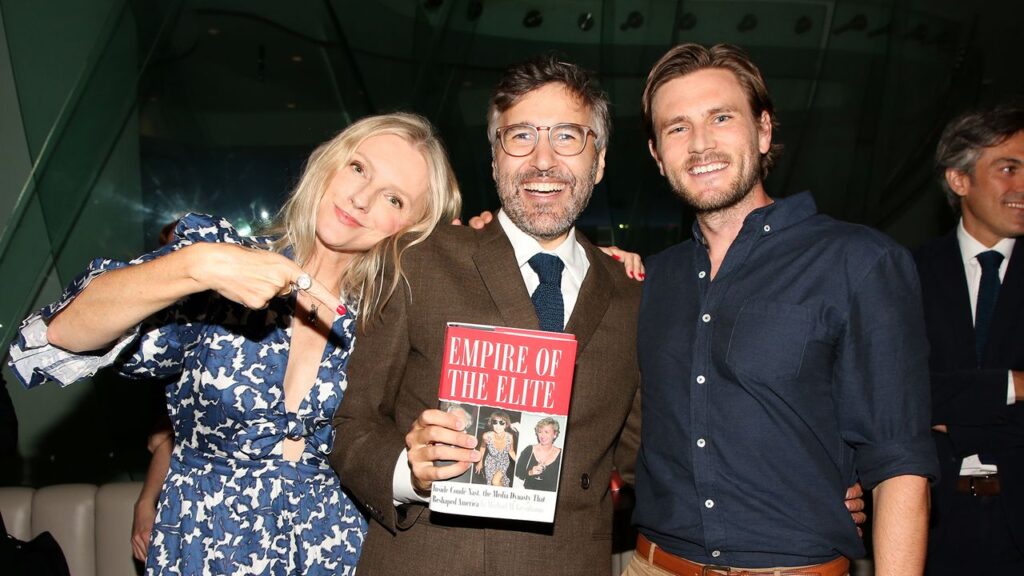 "כולם כאן": חיפוש אחר המרכז החרד של היקום התקשורתי במסיבת הספרים של קונדה נסט