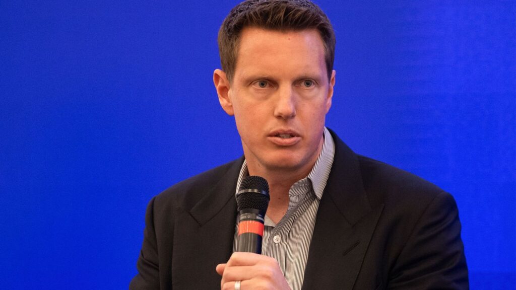 דייוויד אליסון מפרט את תוכניותיו החשובות ומציב את הפוליטיקה באורכו של ARM