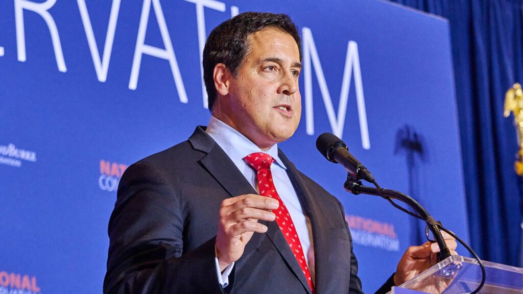 "Maga Rambo" המתואר בעצמו מאתגר את לינדסי גרהם