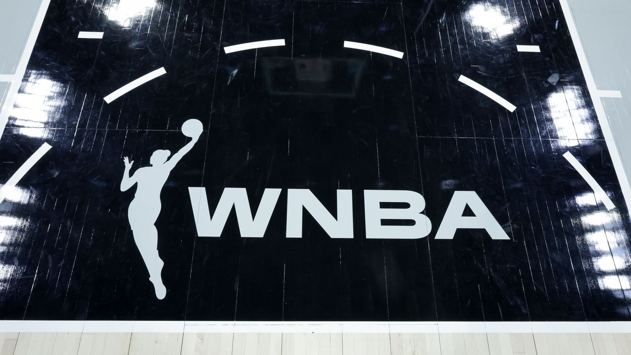 מדוע גברים בוגרים זורקים דילדואים למשחקי WNBA, ו- WTF האם הקריפטו קשור לזה?