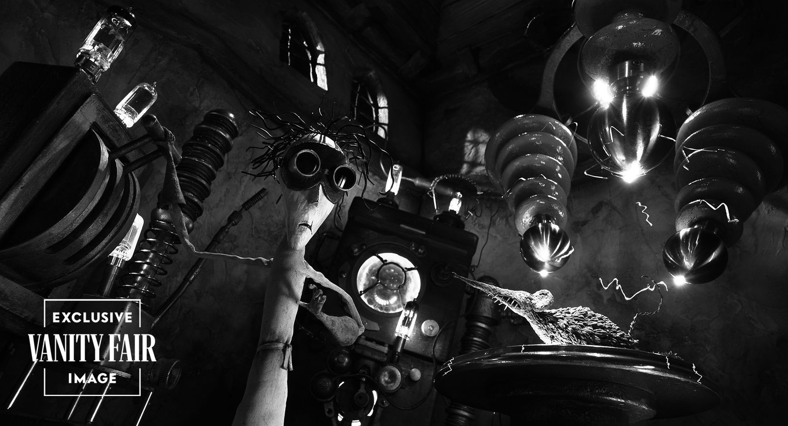 תמונה עשויה להכיל ארכיטקטורה בניית מפעל אביזרי אדם למבוגרים משקפיים וייצור