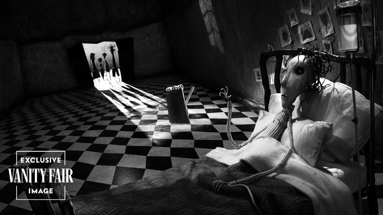 טים ברטון מסביר את הסיפור האחורי שמאחורי סצנת האנימציה הרדוף-תנועה הרדופה ביום רביעי