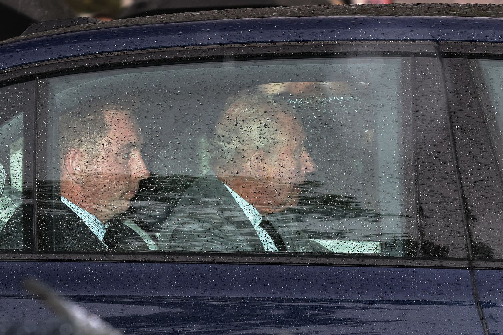 המלך צ'ארלס השלישי נראה מגיע לבית קלרנס ב- 10 בספטמבר 2025 בלונדון אנגליה.