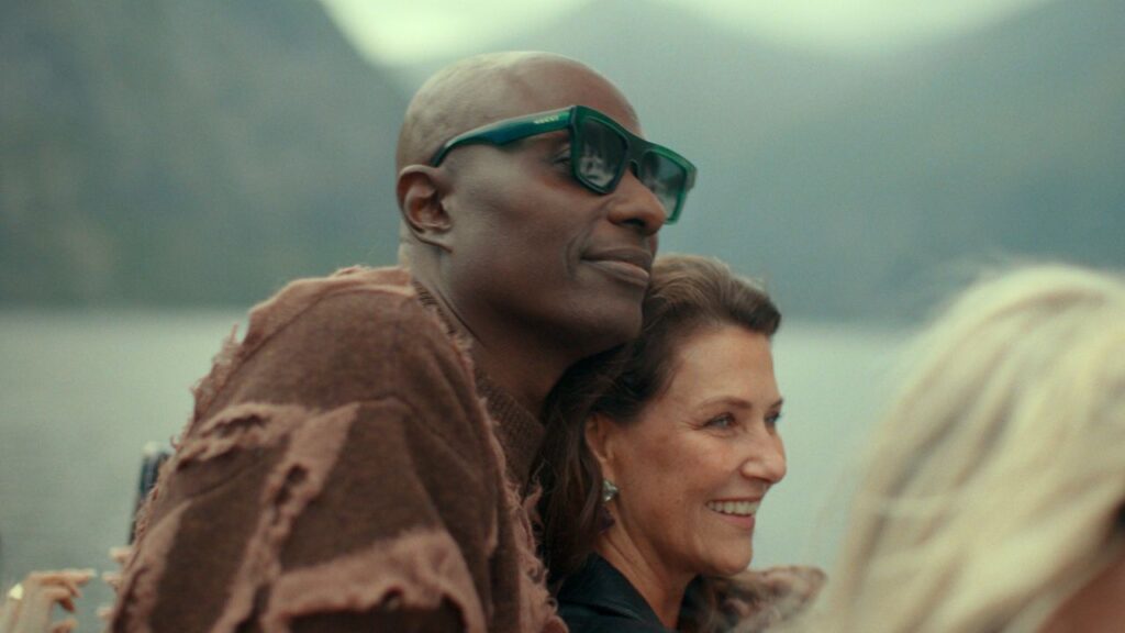 איך היציאה המלכותית של מגהן והארי הינה השראה לסרט התיעודי של נורווגיה של נורווגיה, כל נטפליקס