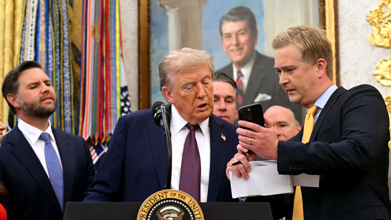 פיטר דוסי מדבר את צ'רלי קירק, שמועות מוות של טראמפ, והיותו תינוק נפו של פוקס ניוז