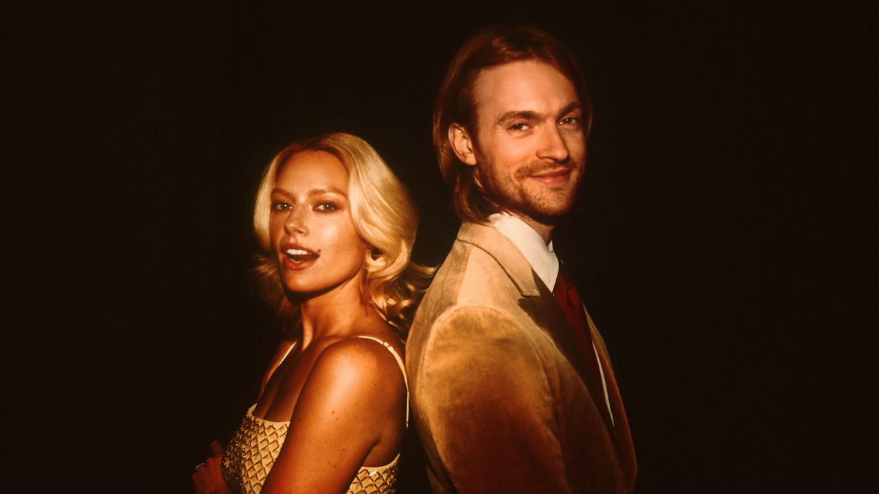 Finneas ו- Ashe חושפים שהם התחילו את החסדים בסתר - עכשיו הם מסתערים על הבמה