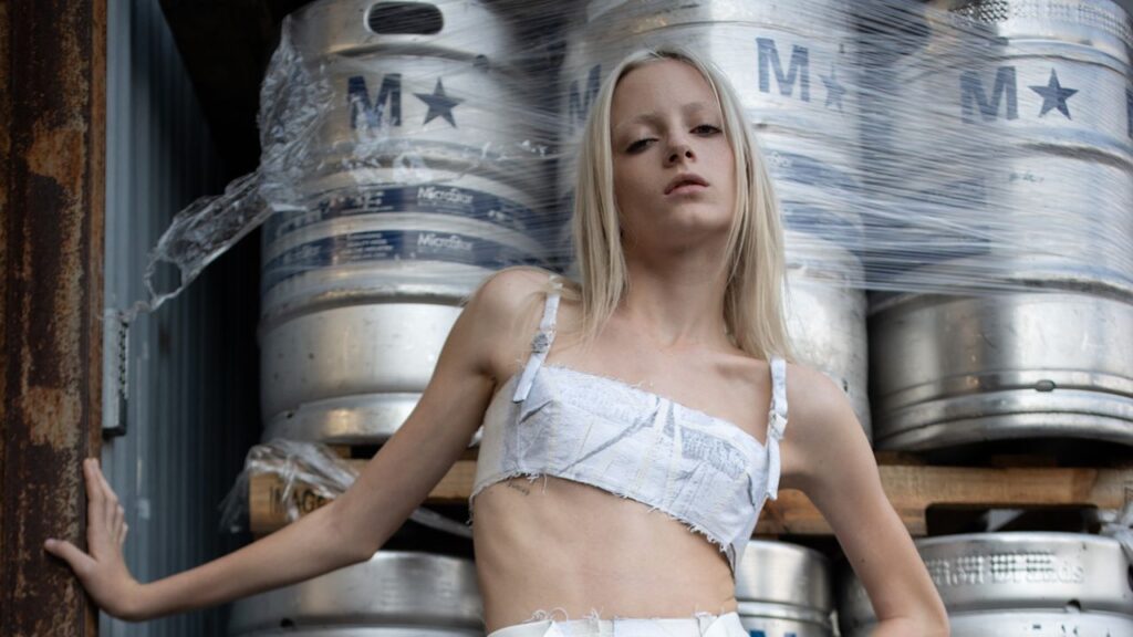 קאי שרייבר, נעמי ווטס ובתה של לייב שרייבר, היא כוכבת שבוע האופנה