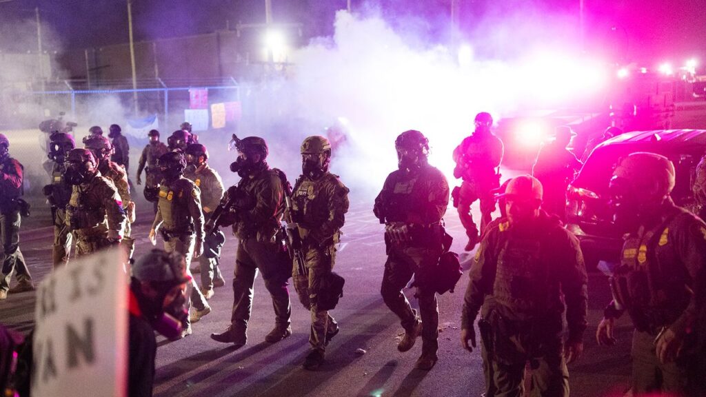 גלויה משיקגו: יש מתקן קרח בחצר האחורית שלי