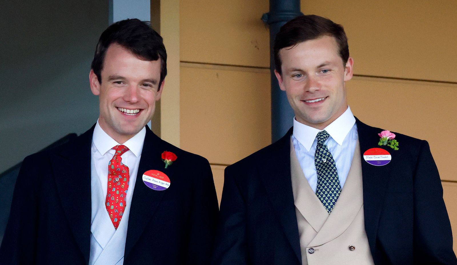 קפטן ג'יימס בוגיס רולף ומייג'ור אוליבר פלנקט משתתפים ביום הראשון של Royal Ascot 2023 במסלול המירוצים Ascot ב-20 ביוני...