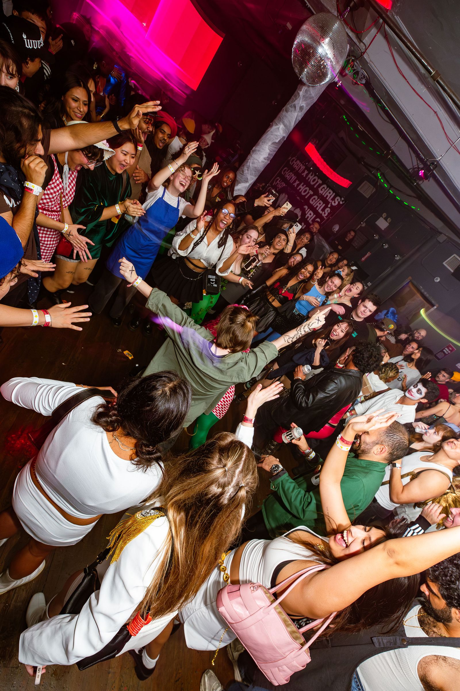 Inside Hot Girls 4 Zohrans מסיבת ליל כל הקדושים 4 Zohran