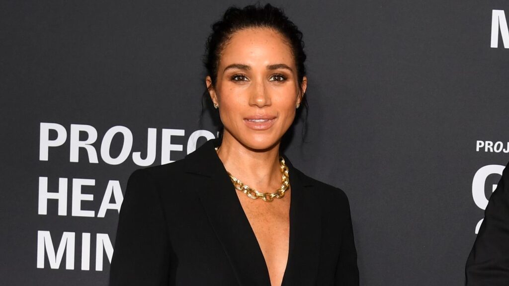 גם אם מגהן מרקל ממציאה את עצמה מחדש, הסגנון שלה נשאר מוכר כתמיד