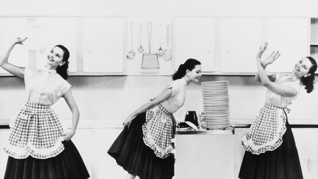 הַפתָעָה! אפילו עקרות מסורתיות אוהבות לשתף עירום, לדבר על סקס ולהיות רווקה