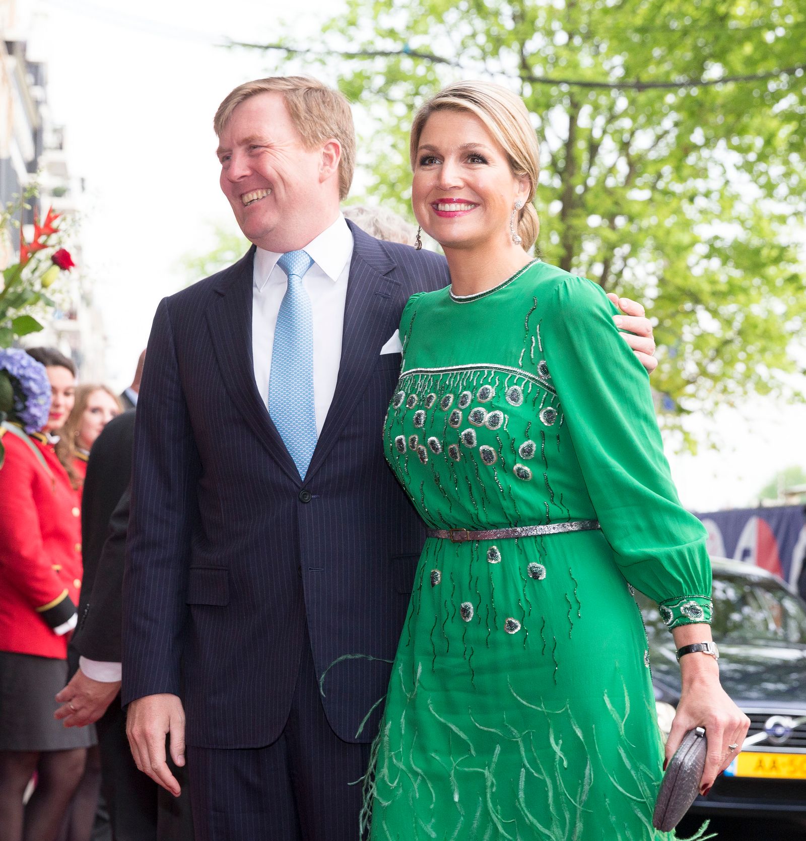 המלך וילם אלכסנדר ומלכת הולנד מקימה