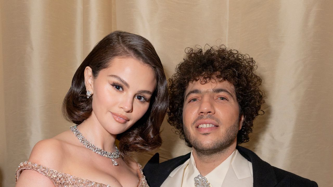 סלינה גומז מחבקת את טרנד ההפעלה ההדרגתי לחתונה עם תמונות קבלת פנים חדשות