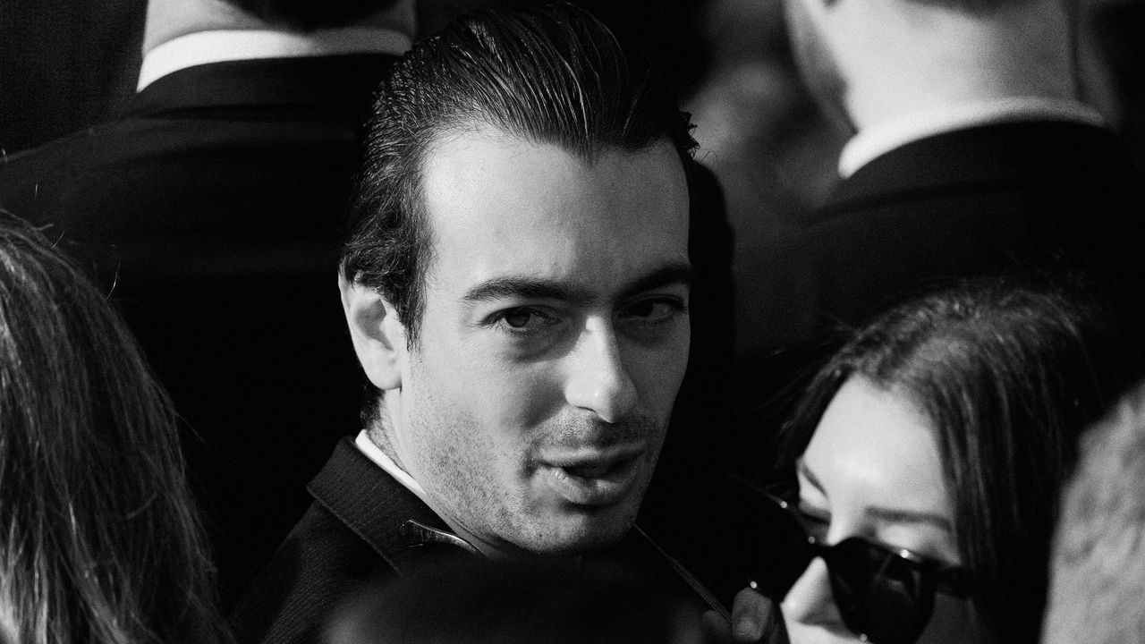 פול אינגראסיה, האיש של טראמפ עם "רצף נאצי", מגלם את בעיית הצ'אט הקבוצתית הגוברת של הימין