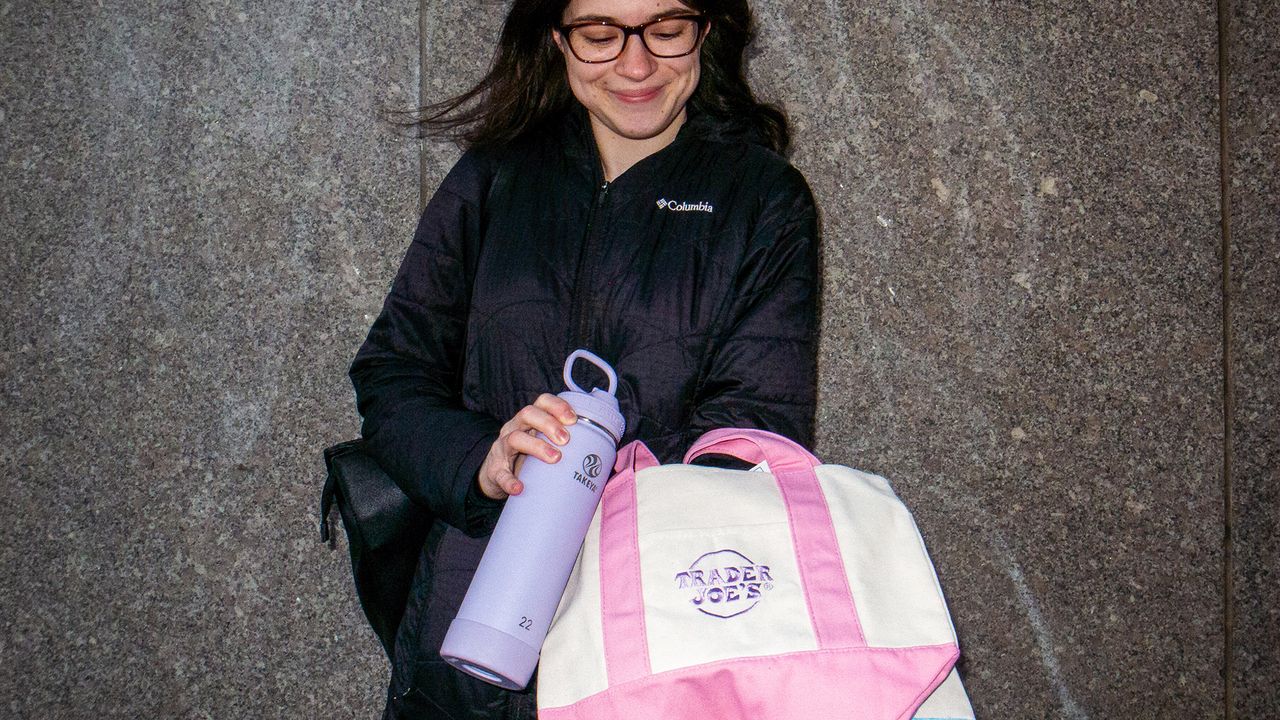 קטנטנים, נדירים ופופולריים בטירוף: איך הפכו המיני נעליים של טריידר ג'ו ללבובוס החדש