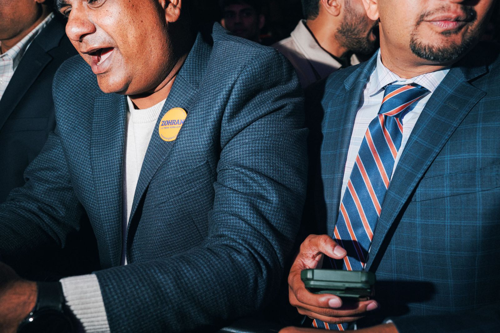 בתוך זוהרן ממדניס, מסיבת הניצחון, נצנצים וג'ו באנגר השמן שיצלצל בניצחון