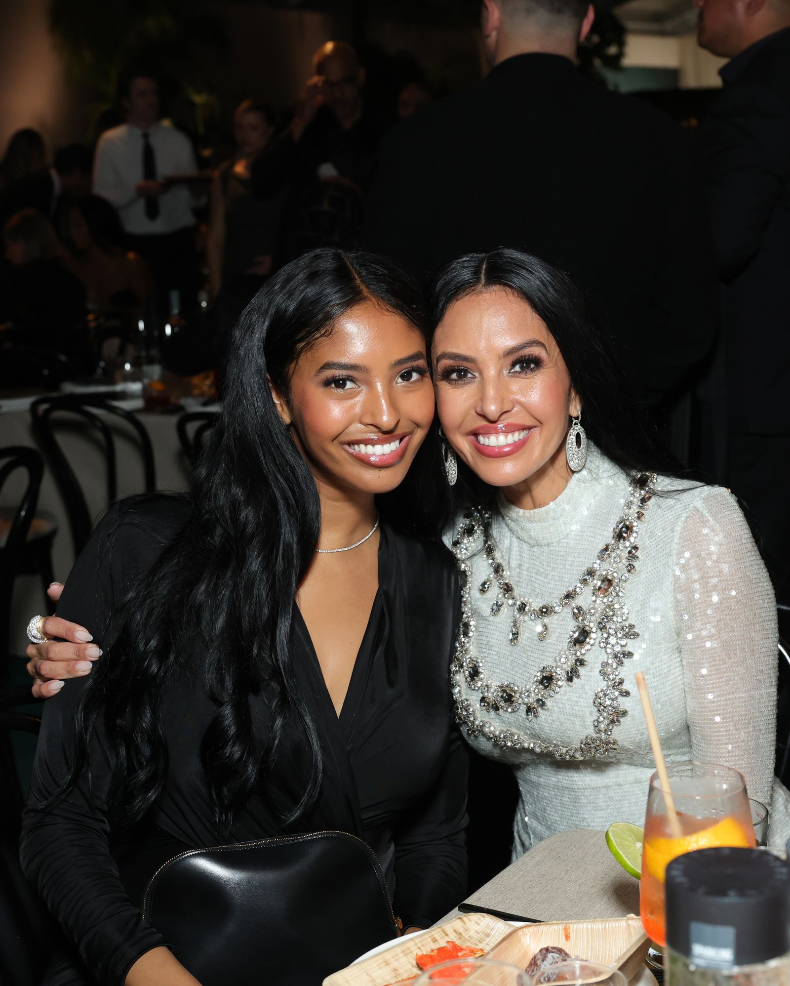 נטליה בראיינט וונסה בראיינט בגאלה של Baby2Baby 2025