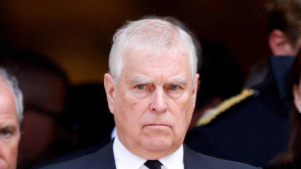 אנדרו מאונטבאטן ווינדזור כבר לא נסיך, אבל הוא עדיין יכול להיות מלך