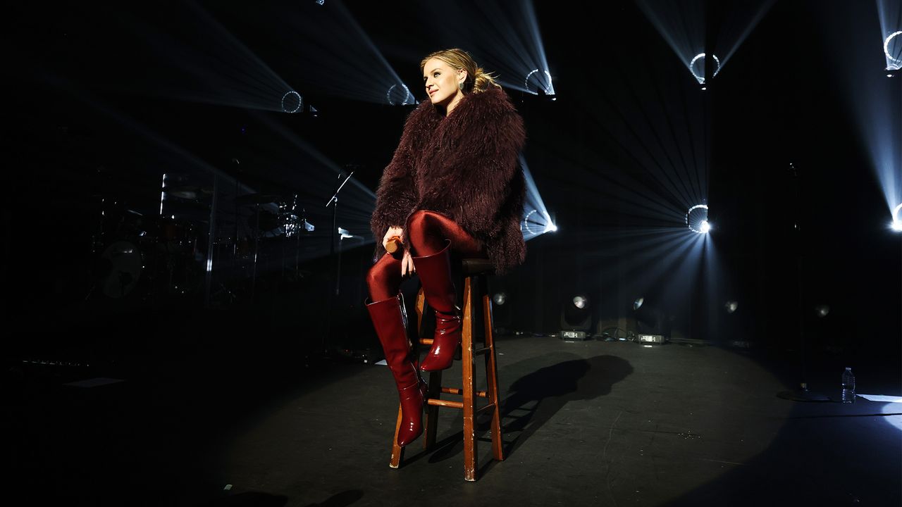 "אני יושב בפארקים" של קלסי בלריני הוא מכת הברקים האחרון עבור אנטי-פמיניסטיות שמרניות