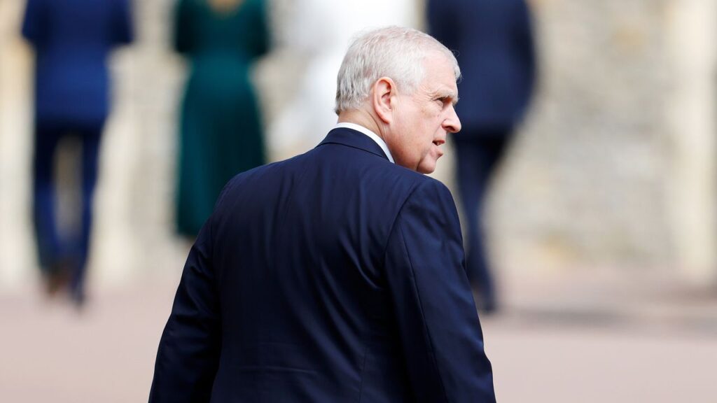 לוחות "הנסיך אנדרו" ושמות רחובות עוררו דיון עולמי