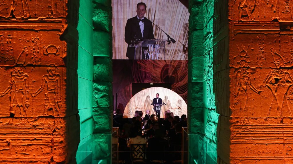 זו המסיבה השנייה בגודלה של The Met של השנה. אין בזה שום דבר קטן.