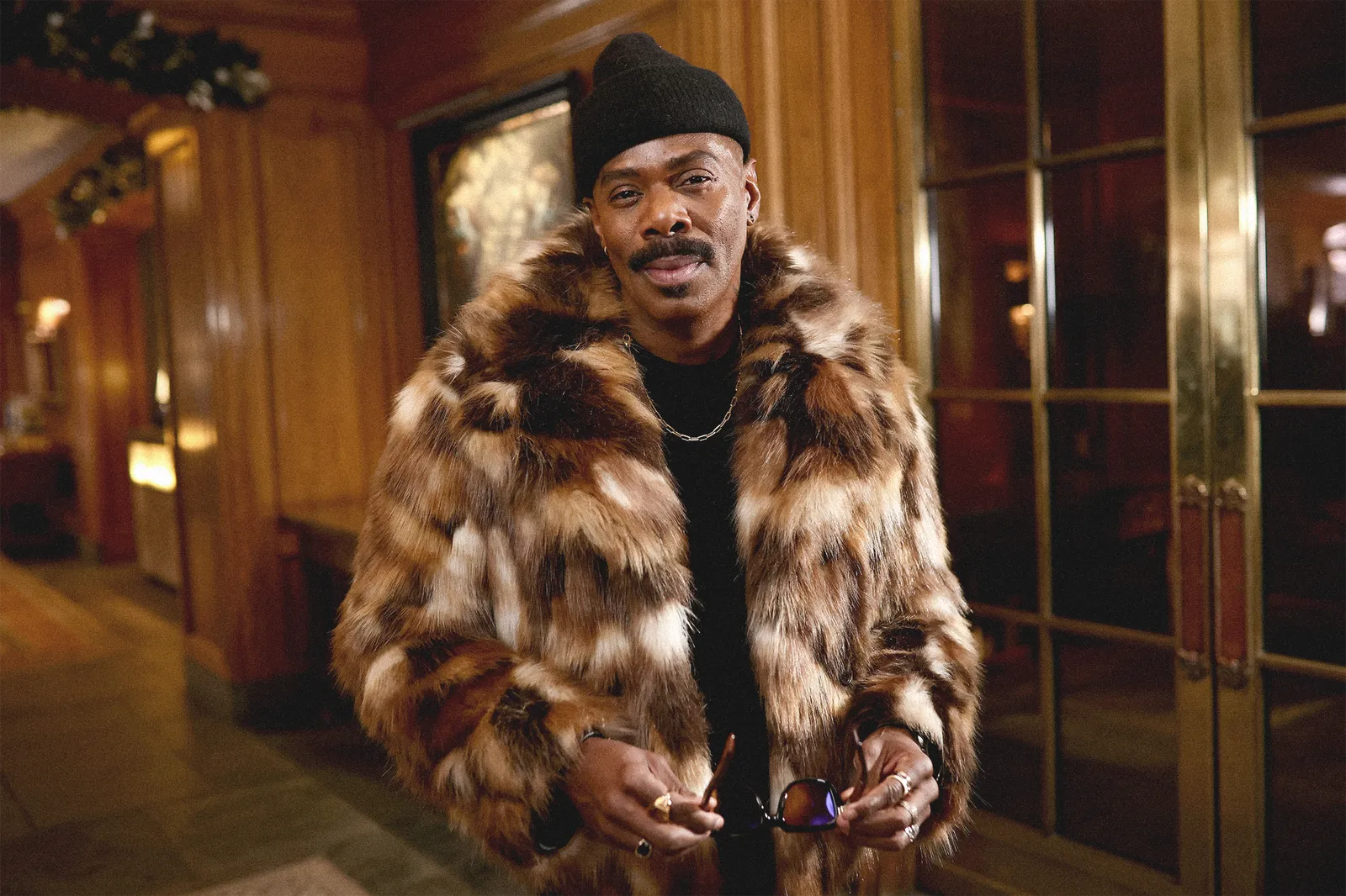 התמונה עשויה להכיל Colman Domingo Clothing Coat אדם מבוגר פנים ראש ופרווה