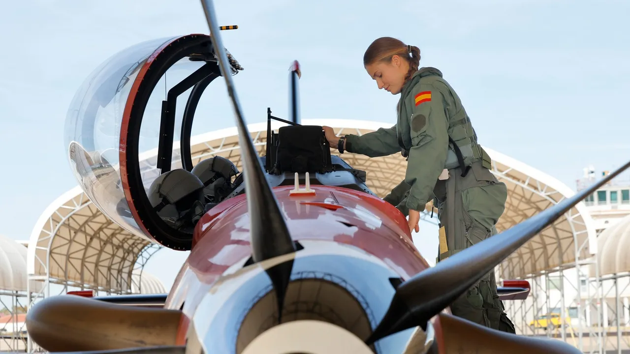 הנסיכה ליאונור עושה היסטוריה והופכת לאישה הראשונה במשפחת המלוכה הספרדית שטסה לבד