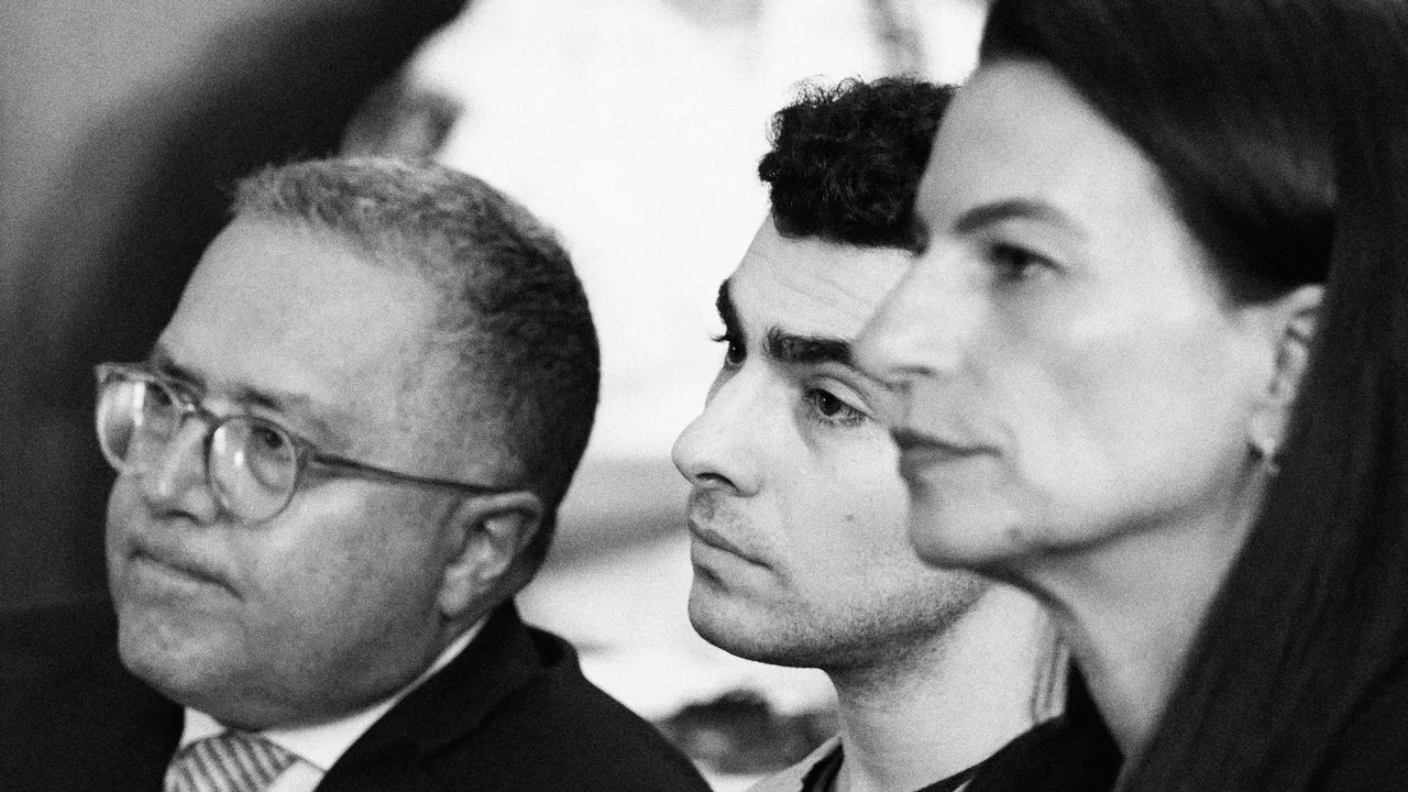 עורכי הדין של לואיג'י מנג'ונה רוכשים כת משלהם