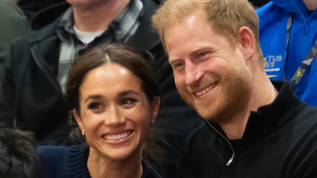 מגהן מרקל, הנסיך הארי וילדיהם חולקים את כרטיס החג שלהם (ושינוי משמעותי עבור הקרן שלהם)