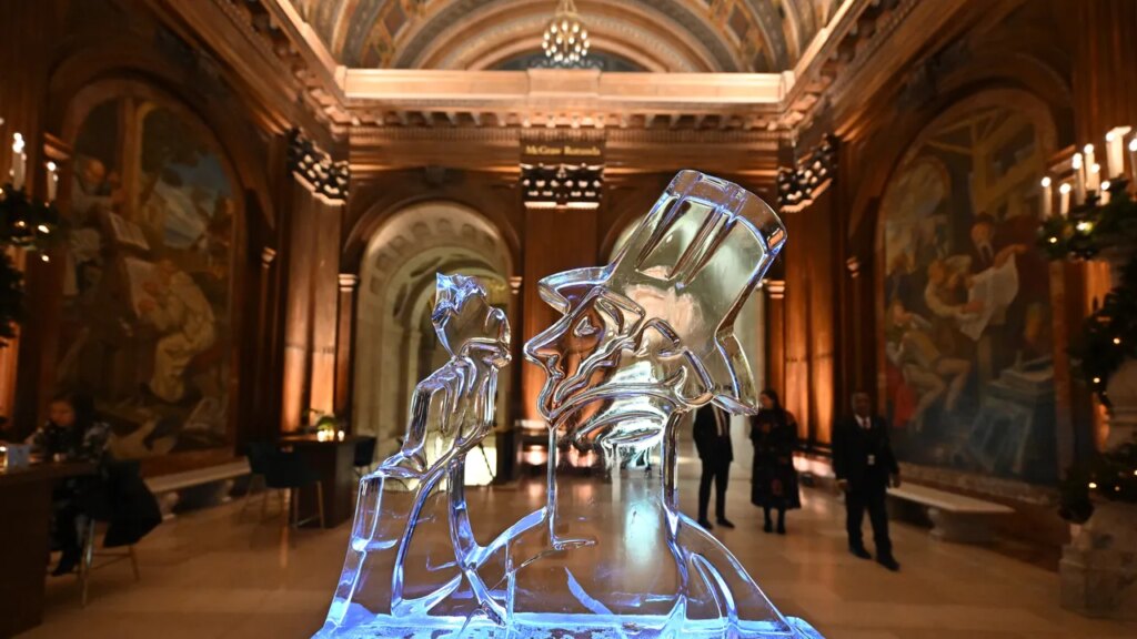 מנהלי נטפליקס Talk Shop ב"ניו יורקר" במסיבת הבכורה של 100