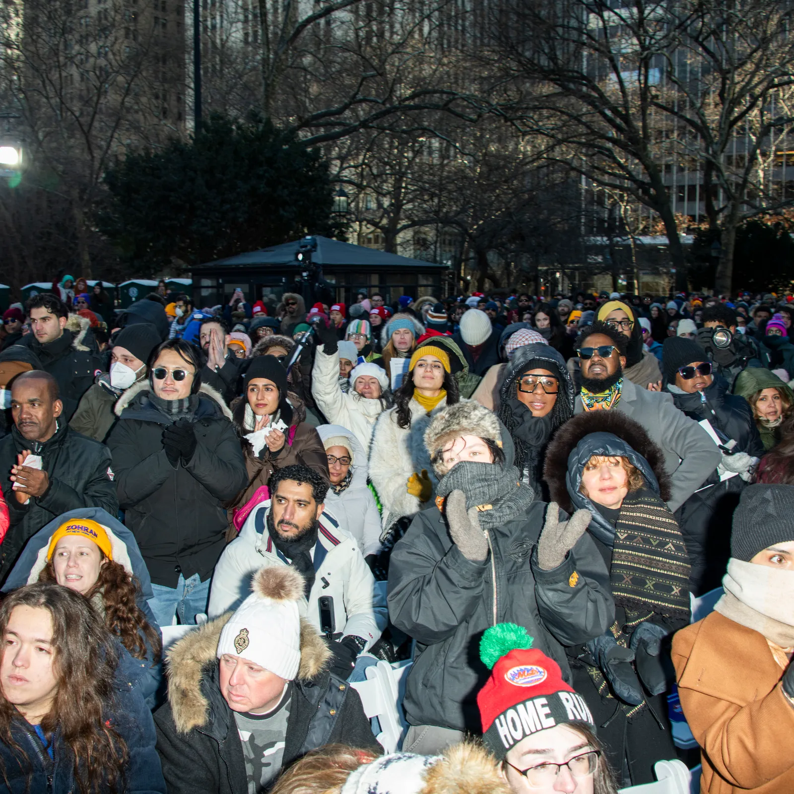 התמונה עשויה להכיל את Uzo Aduba Nicholas Tse Neha Mehta Sangeeth סיון מרגריט מונדבי קובאד טלבאני וילניה קאריסי