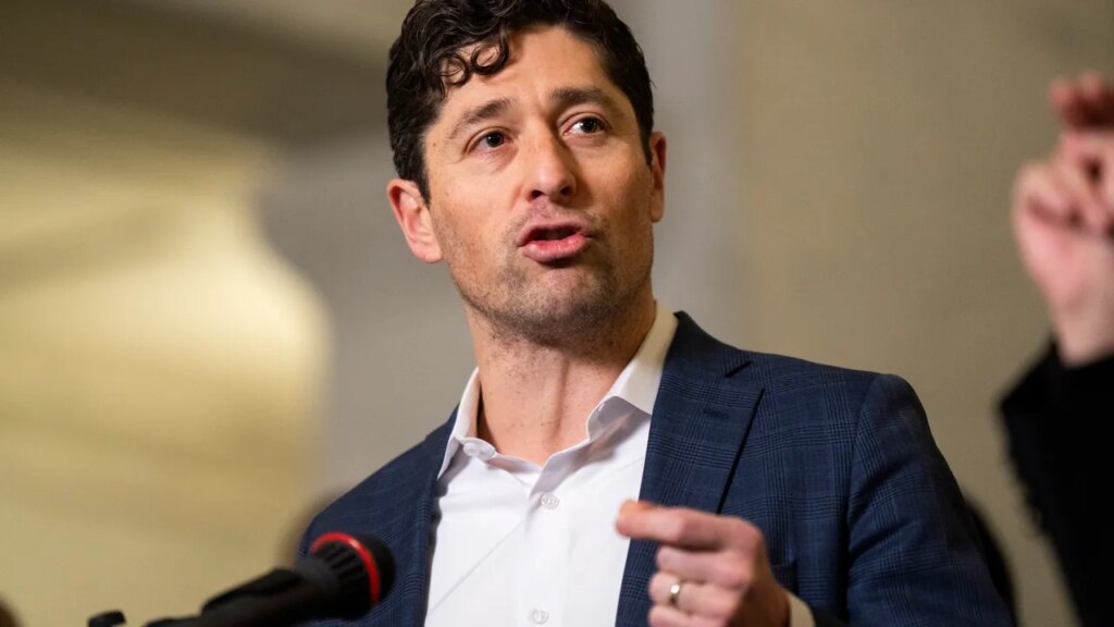 ראש עיריית מיניאפוליס, ג'ייקוב פריי, לא מצטער שהוא אמר ל-ICE "להוציא את ה-F-K ממינסוטה"