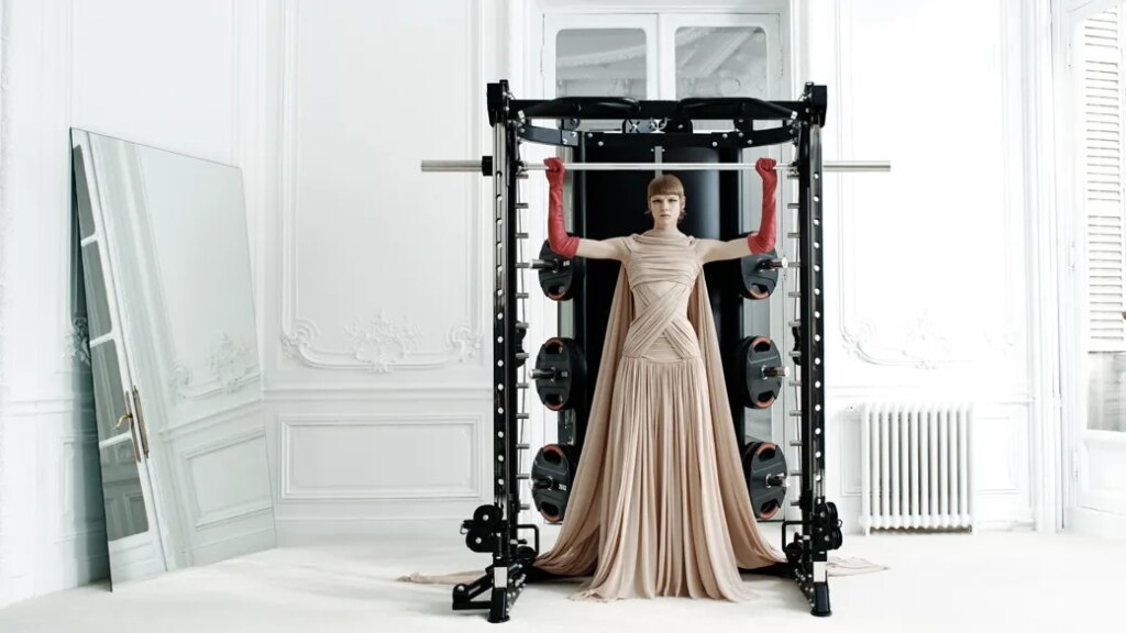 המעצב פיירפאולו פיצ'ולי רוצה שהבלנסיאגה החדשה שלו תפטר מהעולם מקודי הלבוש