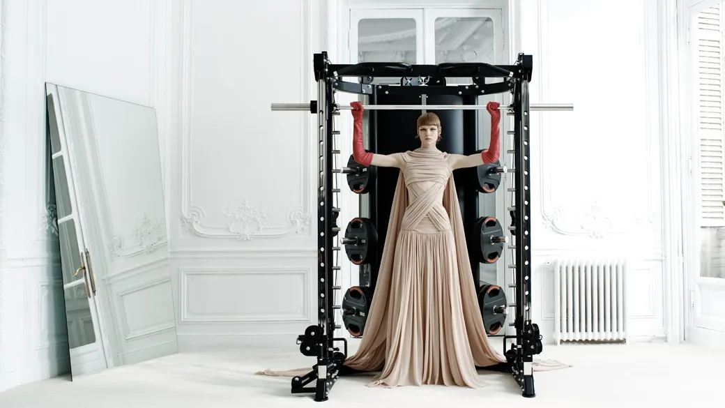 המעצב פיירפאולו פיצ'ולי רוצה שהבלנסיאגה החדשה שלו תפטר מהעולם מקודי הלבוש