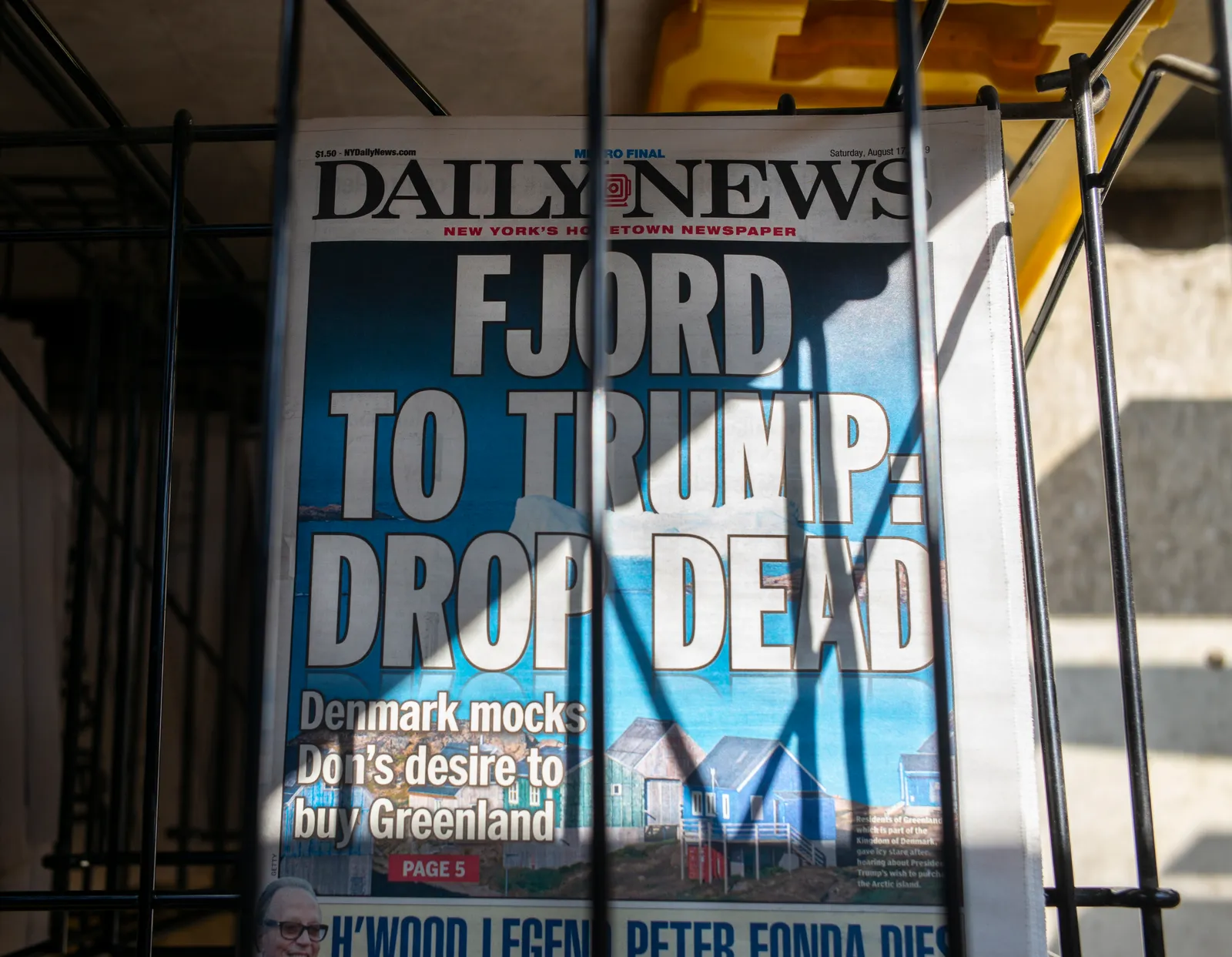 התמונה עשויה להכיל ספר פרסומת וטקסט של Peter Fonda Publication Person