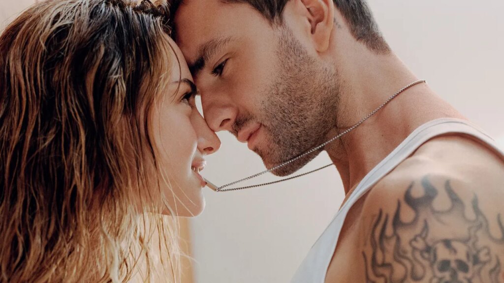 Tell Me Lies כוכבים הפכו לזוג מהחיים האמיתיים גרייס ואן פאטן וג'קסון ווייט בקמפיין המהביל שלהם של קלווין קליין