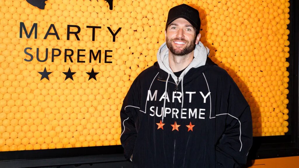 דוני נחמיאס הוא יותר מהבחור שמאחורי ז'קט ה-Viral Marty Supreme של טימותי צ'אלמט