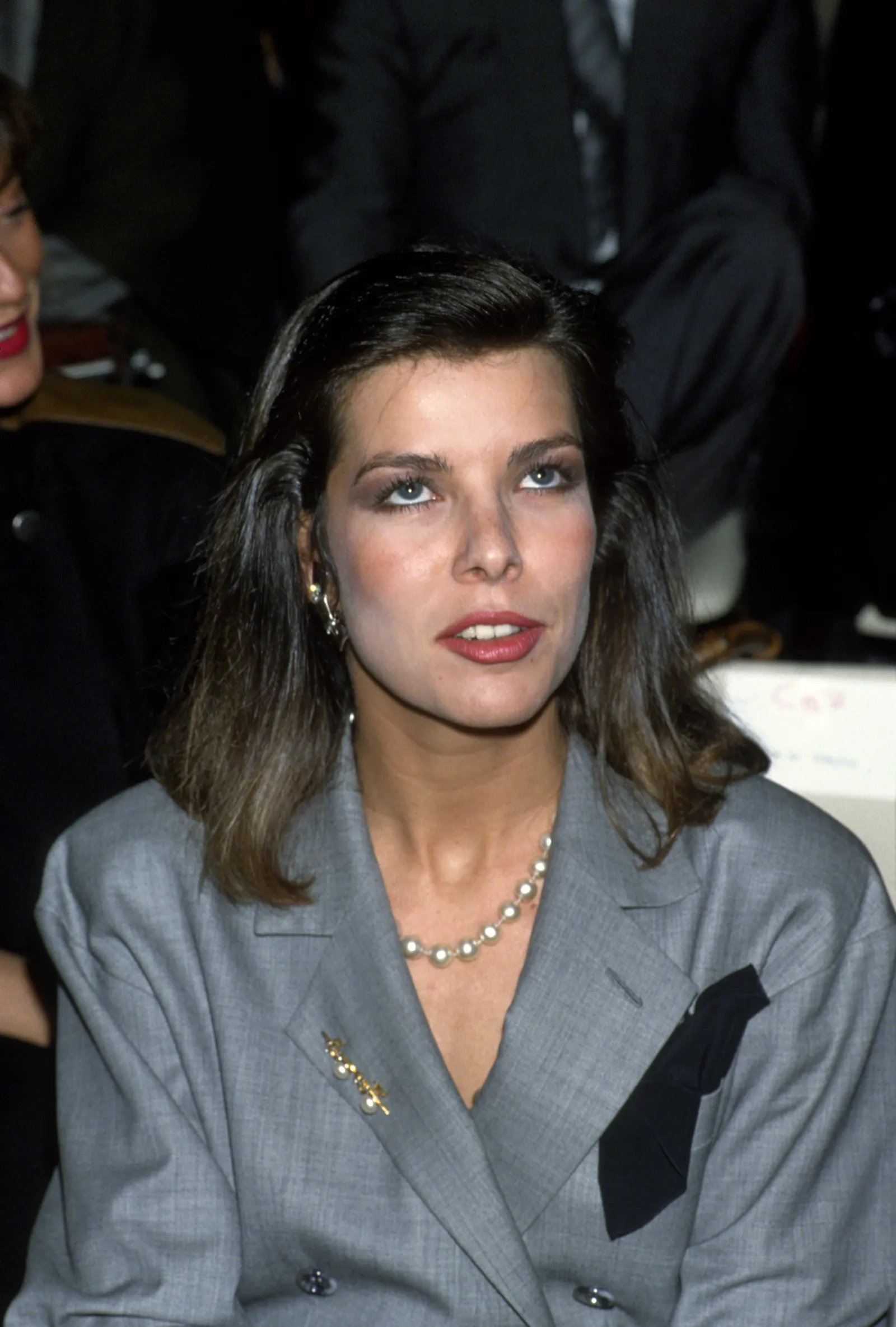 התמונה עשויה להכיל את קרוליין נסיכת האנובר ראש אדם צילום פנים למבוגרים דיוקן שיער ושיער שחורים