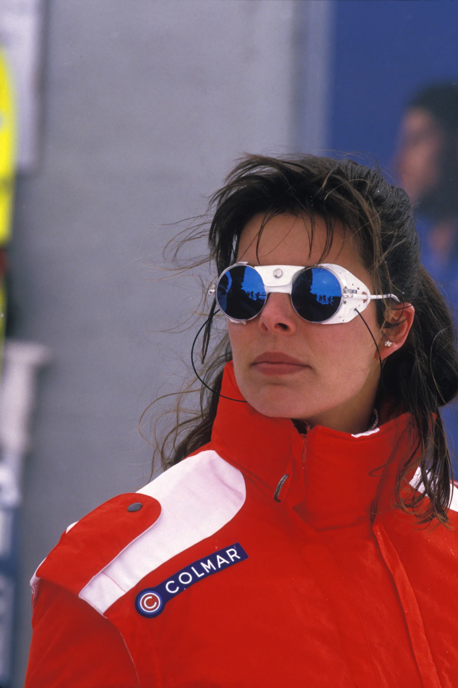 התמונה עשויה להכיל את Caroline Princess of Hanover אביזרים משקפי שמש ביגוד מעיל מעיל אדם פנים וראש