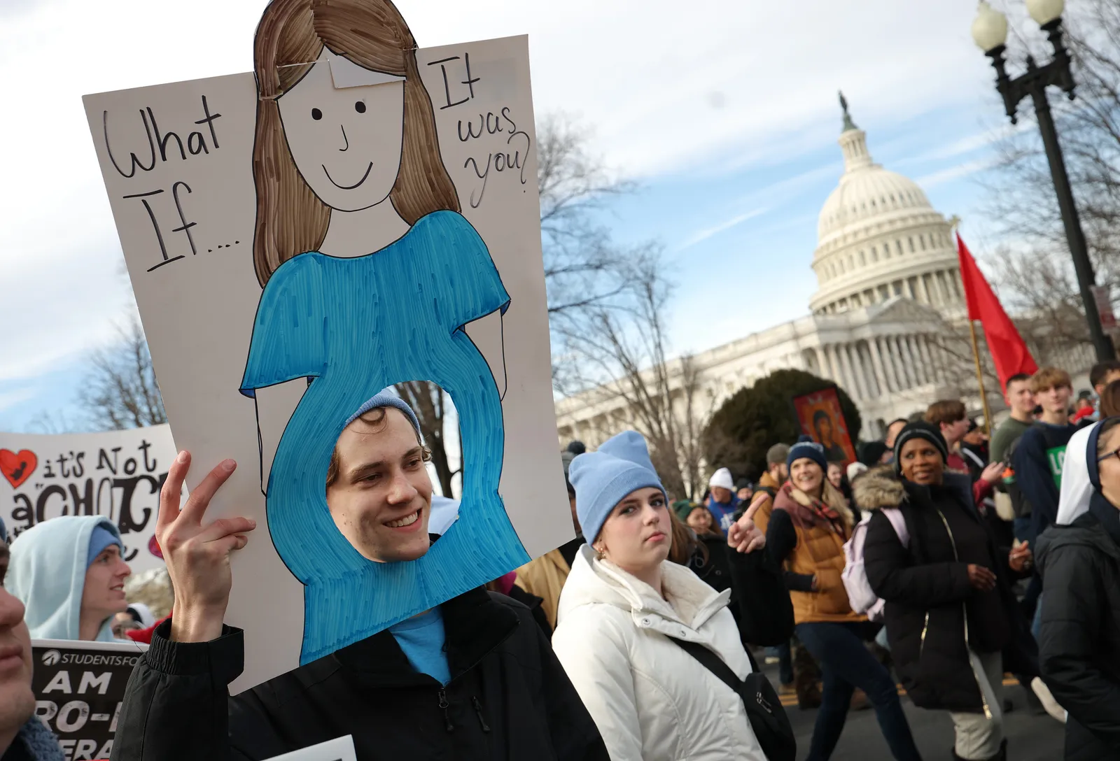 התמונה עשויה להכיל את Levi Eisenblätter Ema Klinec Andreas Hestler אנשים איש פנים צילום ראש פורטרט וכובע