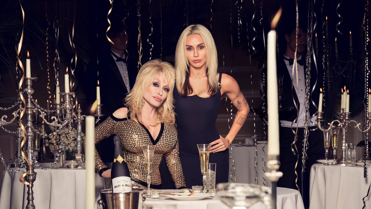 דולי פרטון חוגגת יום הולדת 80 על ידי החזרה - עם קצת עזרה מכמה חברים מפורסמים