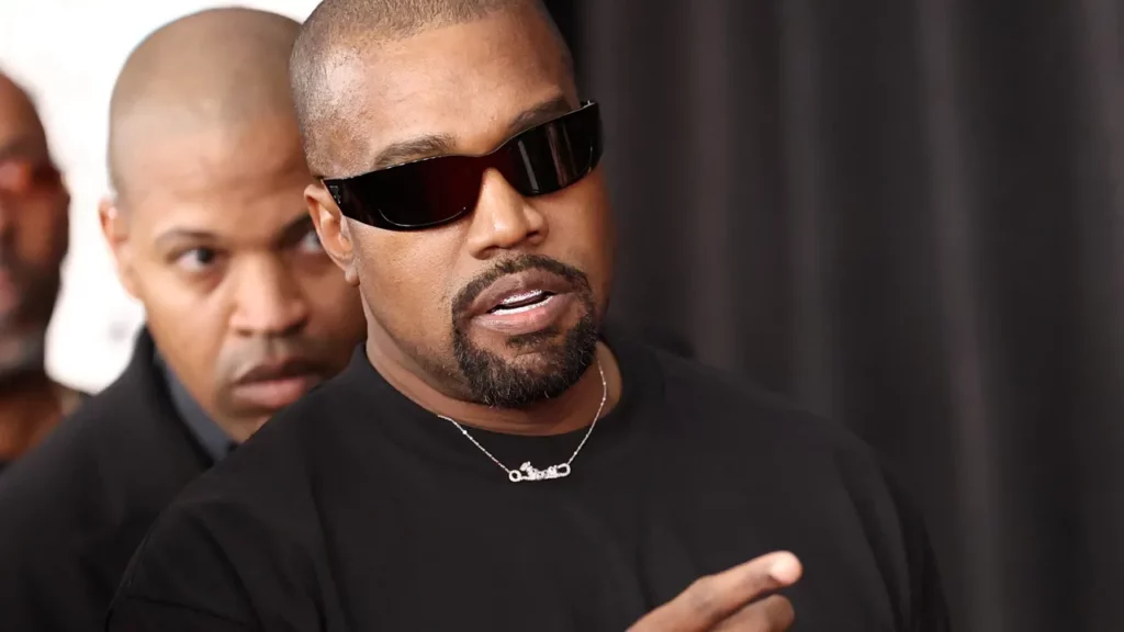 יה, לשעבר קניה ווסט, מוציא מודעה בוול סטריט ג'ורנל כדי להתנצל על התפרצויות אנטישמיות: "איבדתי קשר עם המציאות"