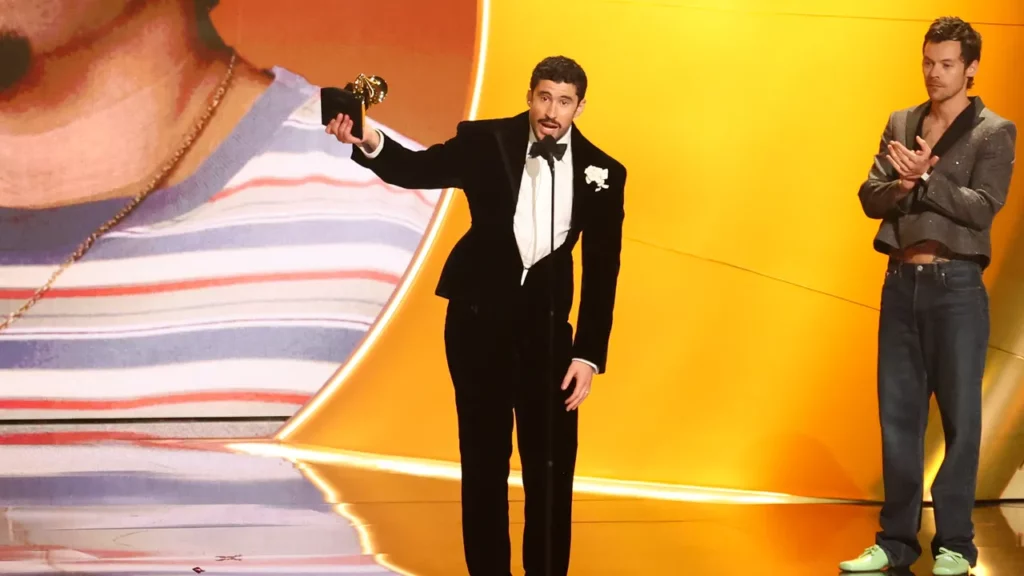 Bad Bunny עושה היסטוריה בטקס הגראמי 2026 עם זכיית אלבום השנה